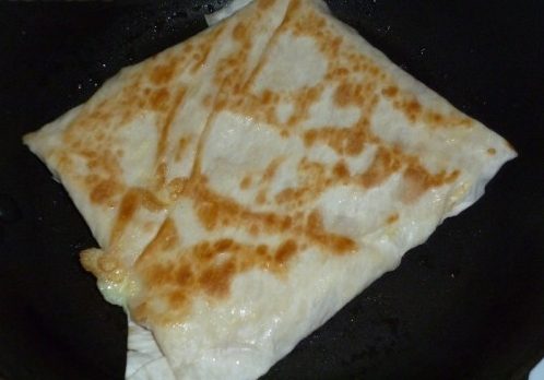 Ёка — гениальный сырный омлет в лаваше